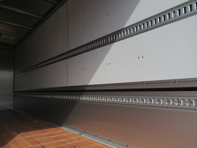 三菱ふそうファイターアルミウイング中型（4t）[写真11]