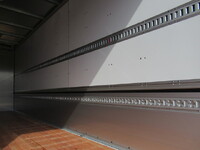 三菱ふそうファイターアルミウイング中型（4t）[写真12]