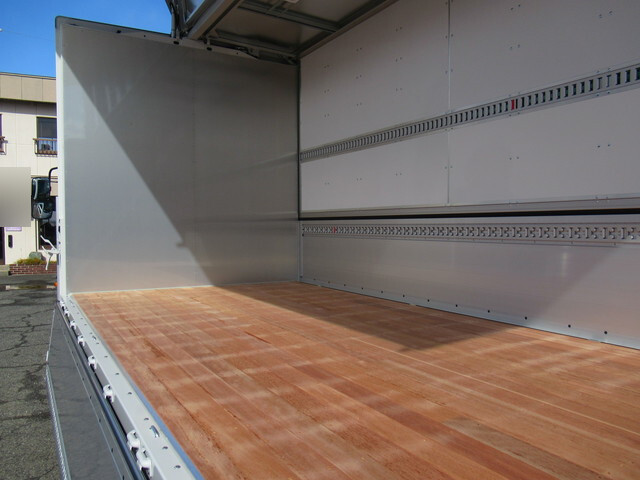 三菱ふそうファイターアルミウイング中型（4t）[写真14]