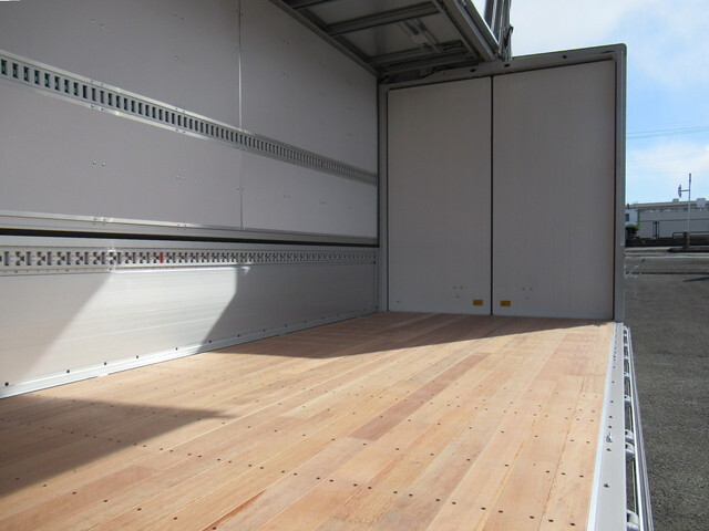 三菱ふそうファイターアルミウイング中型（4t）[写真15]