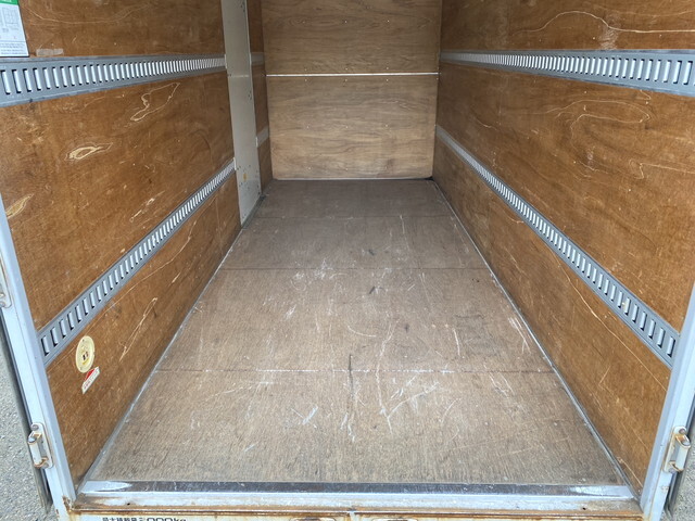 いすゞエルフアルミバン小型（2t・3t）[写真10]