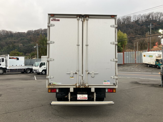 いすゞエルフアルミバン小型（2t・3t）[写真10]