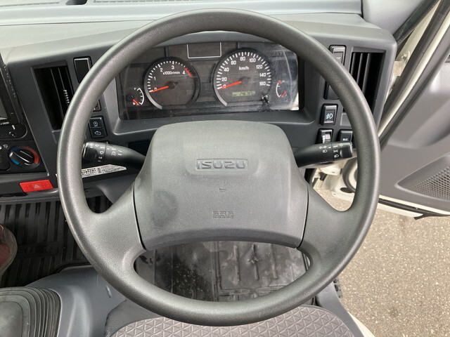 いすゞエルフアルミバン小型（2t・3t）[写真33]