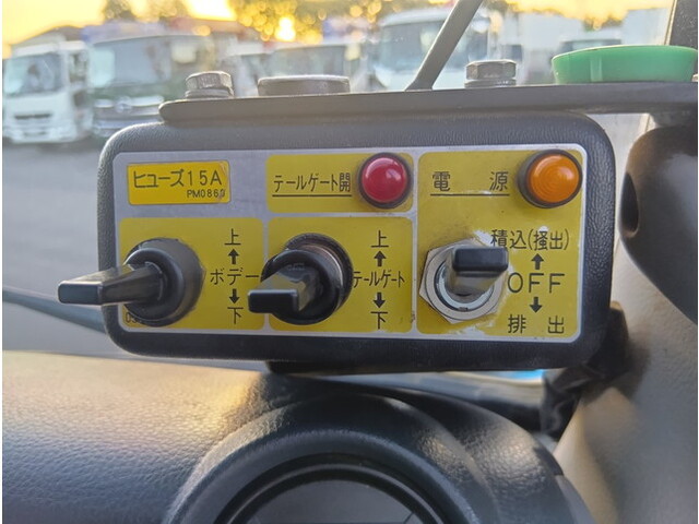 三菱ふそうキャンターパッカー車（塵芥車）小型（2t・3t）[写真29]