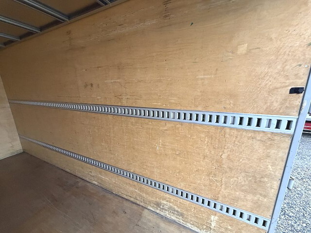 いすゞエルフアルミバン小型（2t・3t）[写真10]