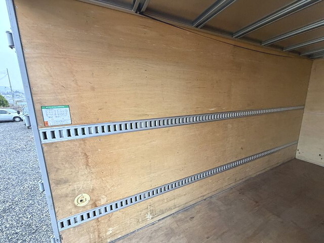 いすゞエルフアルミバン小型（2t・3t）[写真11]