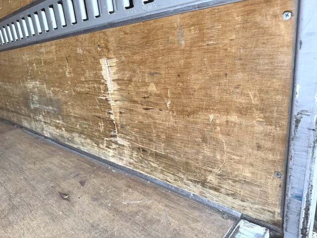 いすゞエルフアルミバン小型（2t・3t）[写真13]