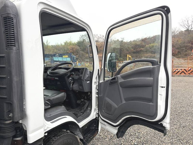 いすゞエルフアルミバン小型（2t・3t）[写真30]