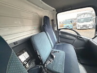 いすゞエルフアルミバン小型（2t・3t）[写真40]