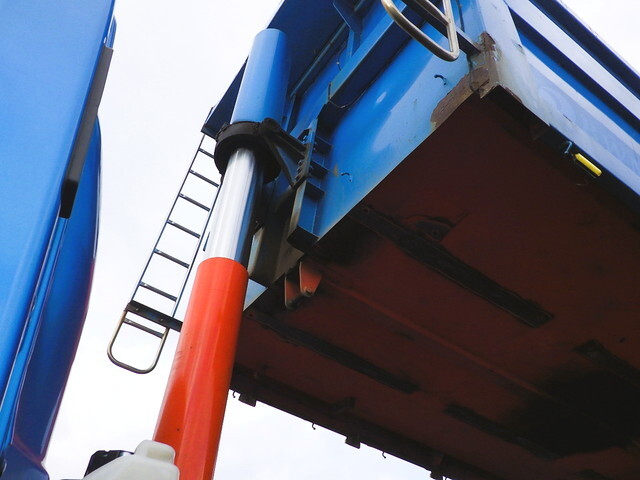 いすゞギガ深ダンプ（土砂禁ダンプ）大型（10t）[写真17]