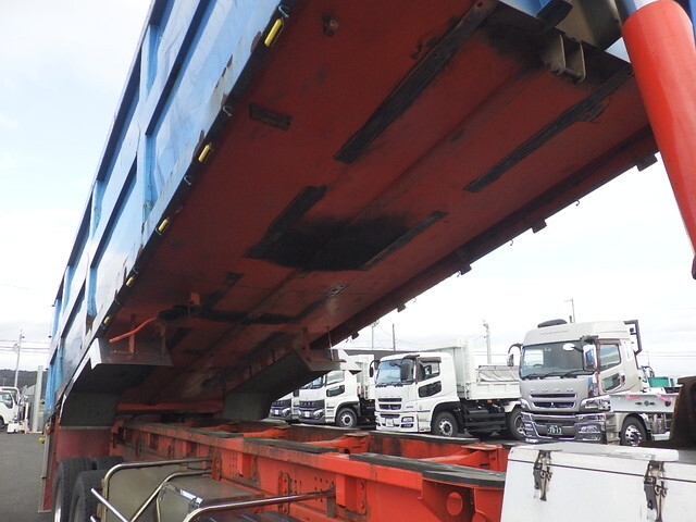 いすゞギガ深ダンプ（土砂禁ダンプ）大型（10t）[写真21]