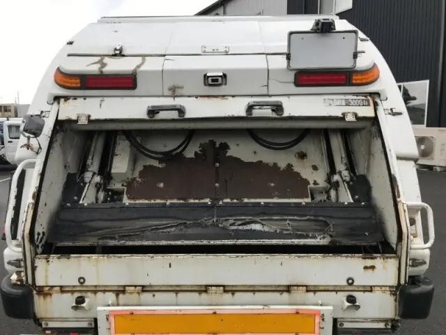 いすゞエルフパッカー車（塵芥車）小型（2t・3t）[写真21]