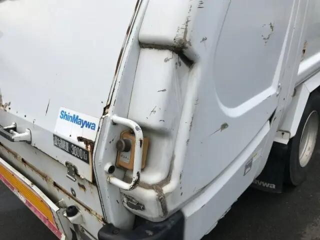 いすゞエルフパッカー車（塵芥車）小型（2t・3t）[写真30]