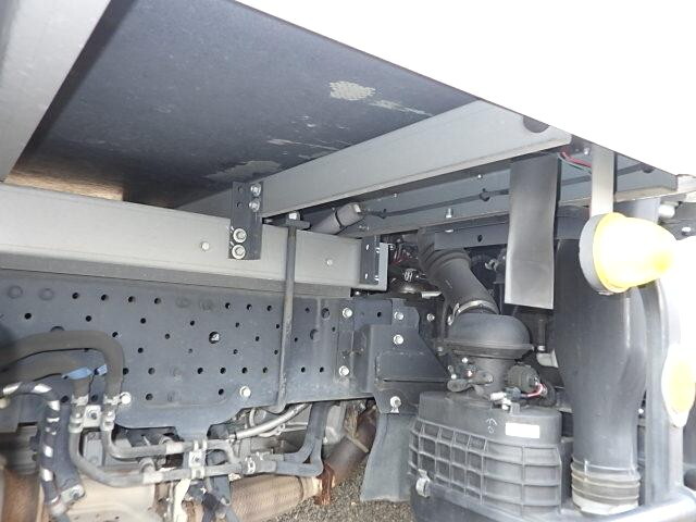 いすゞエルフ冷凍車（冷蔵車）小型（2t・3t）[写真13]