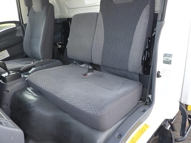 いすゞエルフ冷凍車（冷蔵車）小型（2t・3t）[写真23]