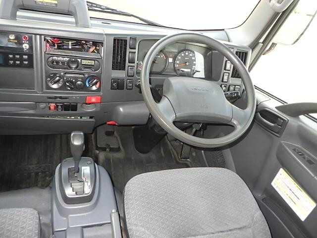 いすゞエルフ冷凍車（冷蔵車）小型（2t・3t）[写真24]