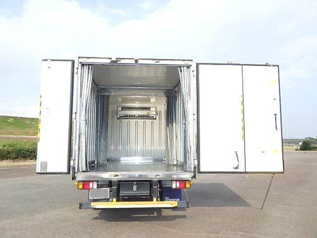 いすゞエルフ冷凍車（冷蔵車）小型（2t・3t）[写真05]