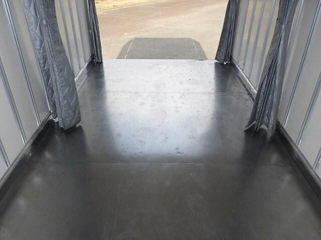 いすゞエルフ冷凍車（冷蔵車）小型（2t・3t）[写真08]