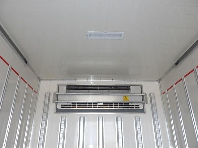 いすゞエルフ冷凍車（冷蔵車）小型（2t・3t）[写真09]