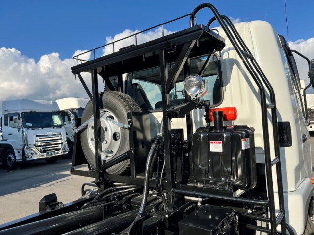 三菱ふそうファイターコンテナ専用車中型（4t）[写真32]