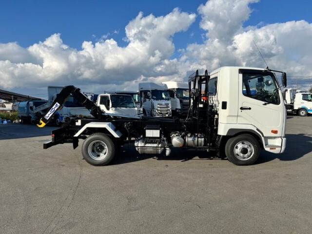 三菱ふそうファイターコンテナ専用車中型（4t）[写真06]