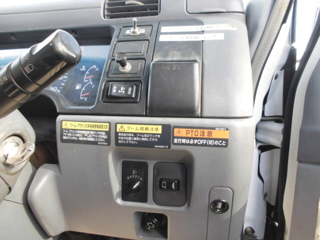 三菱ふそうキャンタークレーン4段小型（2t・3t）[写真37]