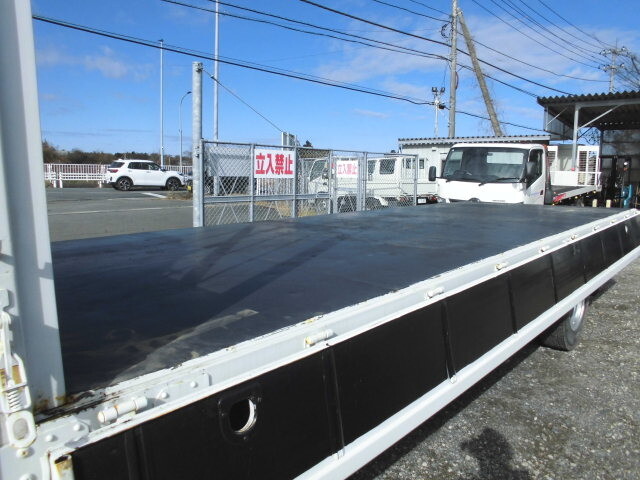 いすゞフォワード平ボディ中型（4t）[写真25]