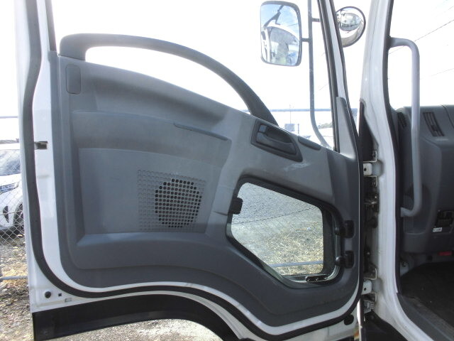 いすゞフォワード平ボディ中型（4t）[写真28]