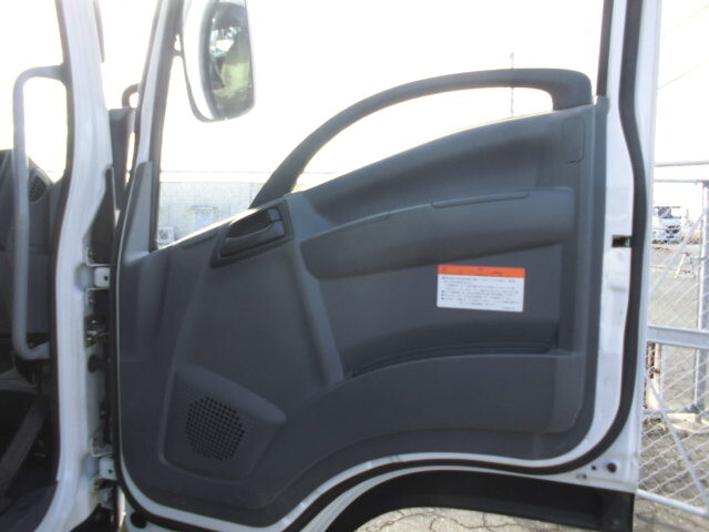いすゞフォワード平ボディ中型（4t）[写真32]