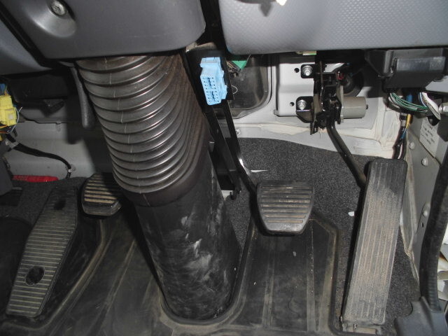 いすゞフォワード平ボディ中型（4t）[写真35]