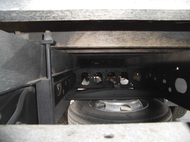 いすゞフォワード平ボディ中型（4t）[写真09]