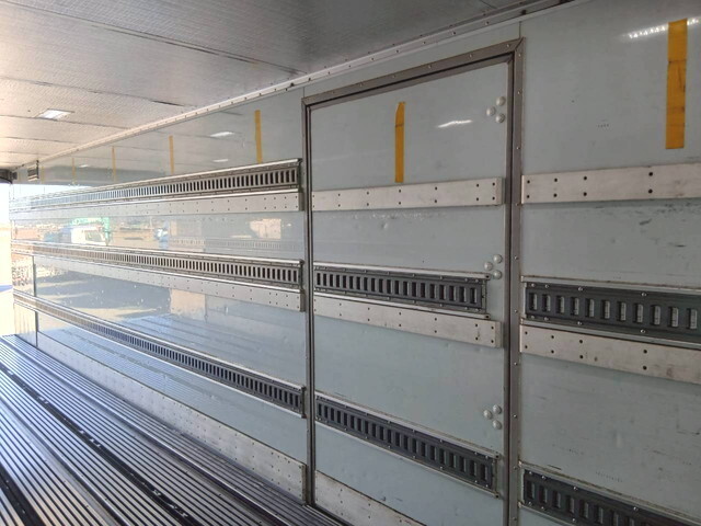 日野プロフィア冷凍車（冷蔵車）大型（10t）[写真24]