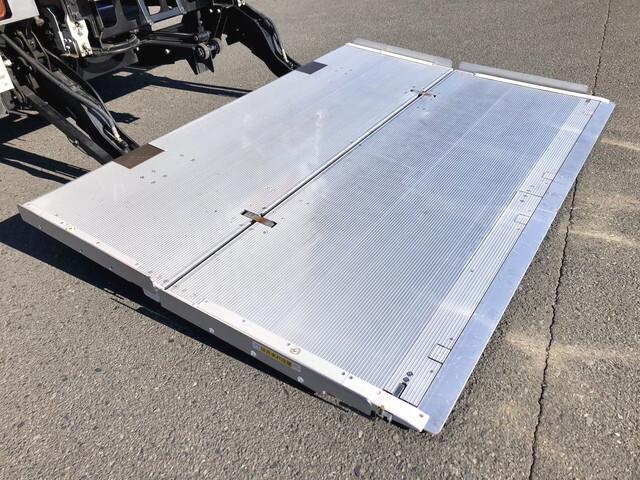 いすゞフォワード冷凍車（冷蔵車）中型（4t）[写真10]