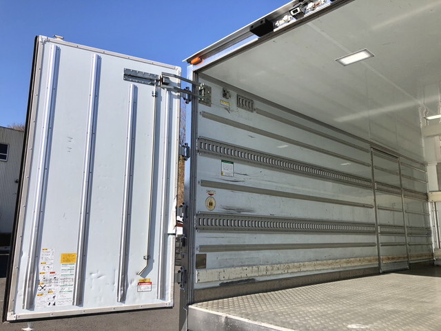 いすゞフォワード冷凍車（冷蔵車）中型（4t）[写真14]