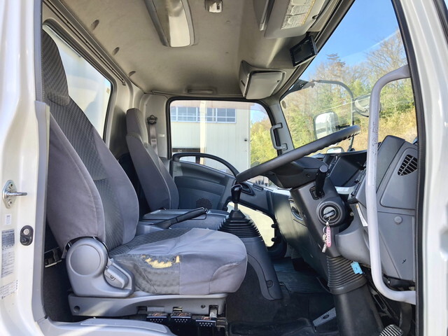 いすゞフォワード冷凍車（冷蔵車）中型（4t）[写真29]