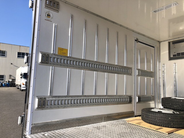 いすゞエルフ冷凍車（冷蔵車）小型（2t・3t）[写真11]