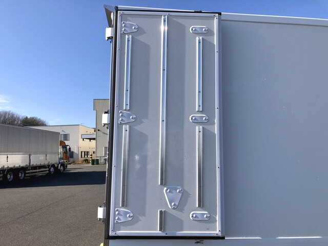 いすゞエルフ冷凍車（冷蔵車）小型（2t・3t）[写真14]