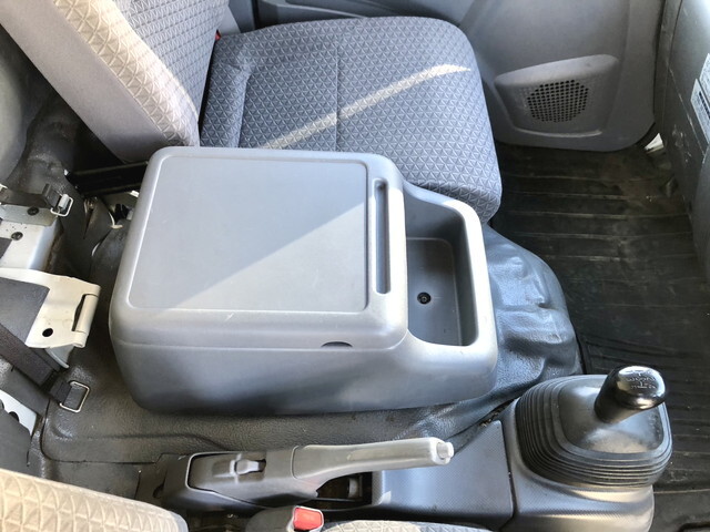 いすゞエルフ冷凍車（冷蔵車）小型（2t・3t）[写真30]