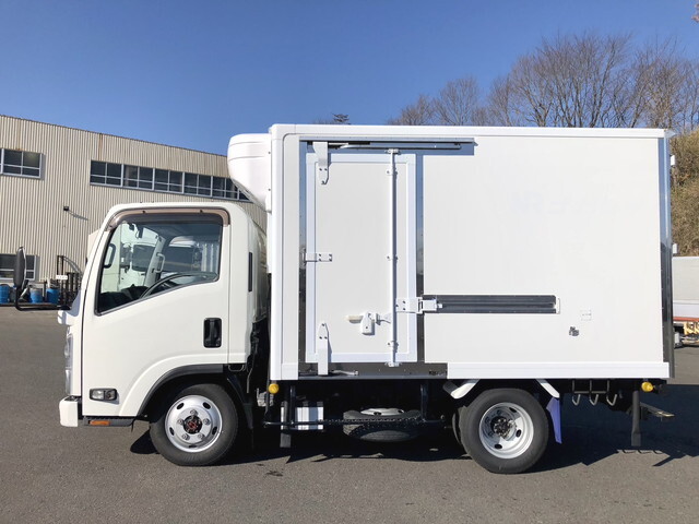 いすゞエルフ冷凍車（冷蔵車）小型（2t・3t）[写真04]