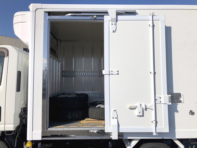 いすゞエルフ冷凍車（冷蔵車）小型（2t・3t）[写真07]