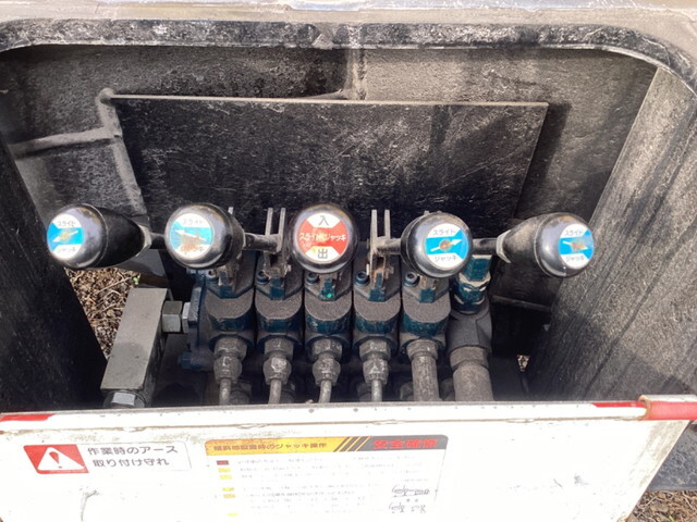 いすゞエルフ穴掘建柱車小型（2t・3t）[写真16]