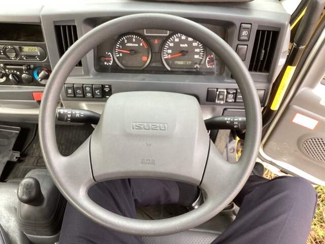 いすゞエルフ穴掘建柱車小型（2t・3t）[写真34]