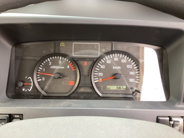 いすゞエルフ穴掘建柱車小型（2t・3t）[写真35]