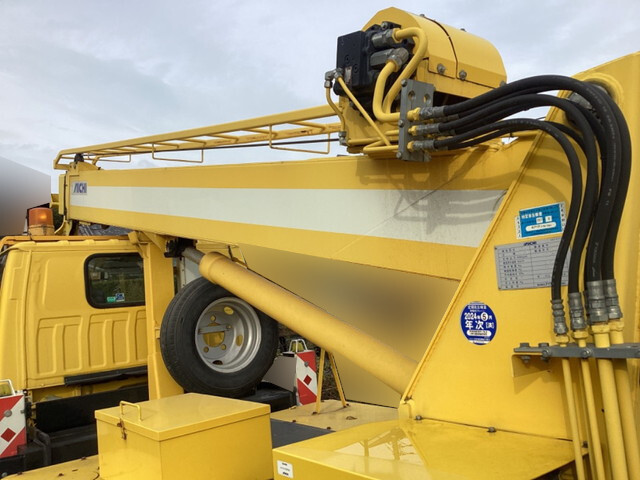 いすゞエルフ穴掘建柱車小型（2t・3t）[写真08]