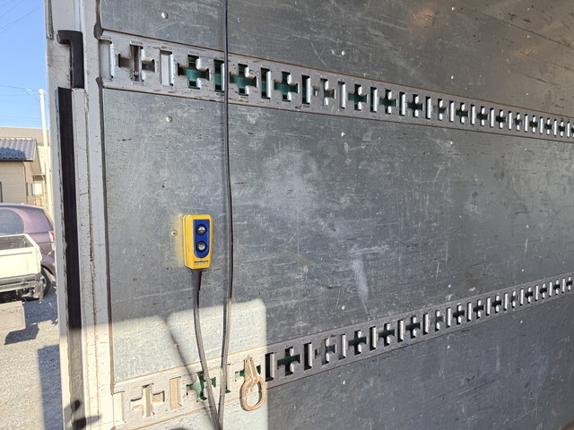 三菱ふそうキャンターアルミバン小型（2t・3t）[写真11]