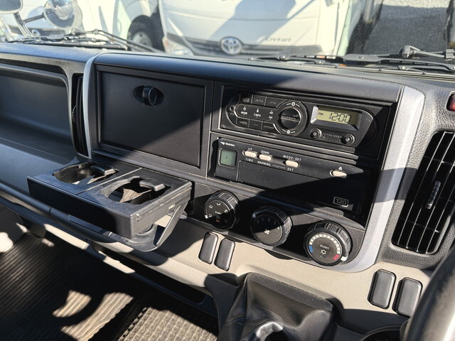 三菱ふそうキャンターアルミバン小型（2t・3t）[写真34]