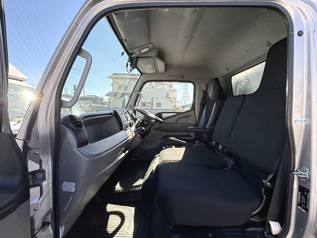 三菱ふそうキャンターアルミバン小型（2t・3t）[写真38]