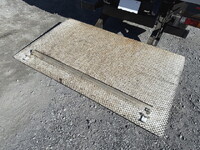 三菱ふそうキャンターアルミバン小型（2t・3t）[写真09]