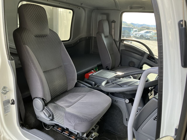 いすゞフォワードアルミウイング中型（4t）[写真31]