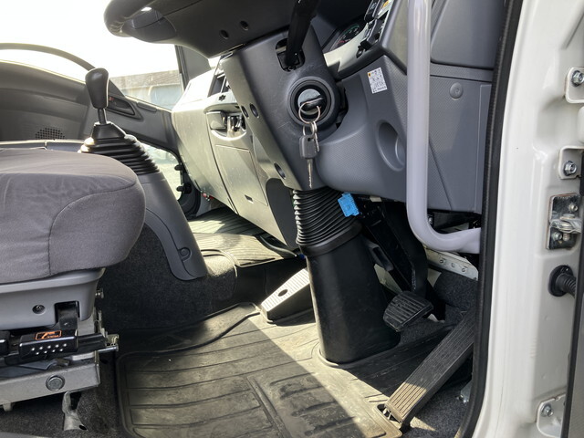 いすゞフォワードアルミウイング中型（4t）[写真32]